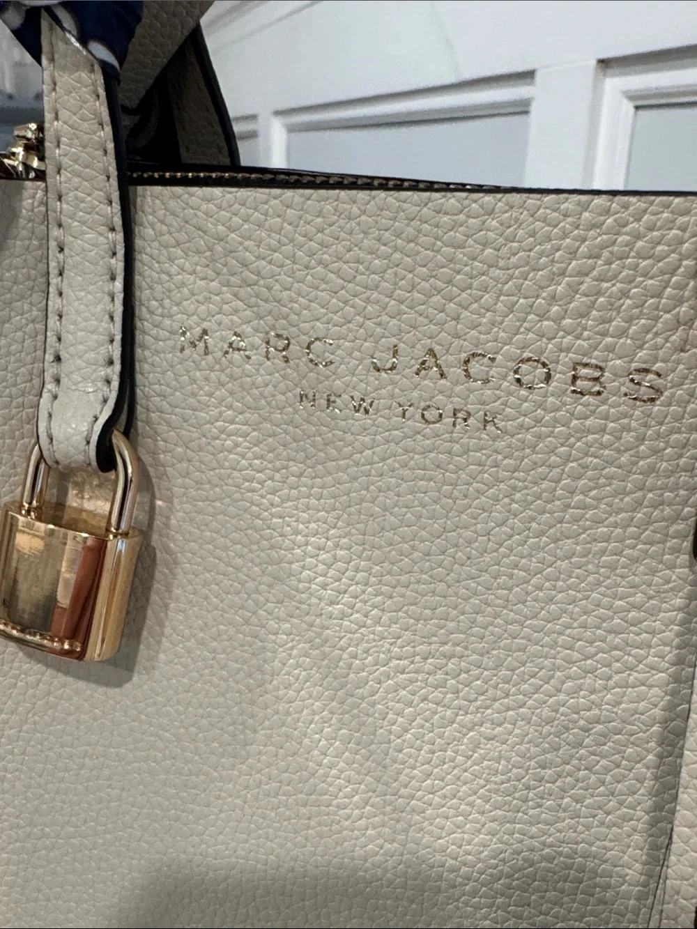 Marc Jacobs Bag Mini Grind Cream Leather Tote Crossbody with Navy Scarf - Picture 6 of 17